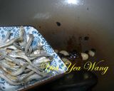 A picture of step 3 of Stir-Fried Snake Gourd with Dried Fish.