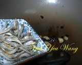 A picture of step 3 of Stir-Fried Snake Gourd with Dried Fish.
