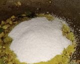 A picture of step 2 of Rice upma.