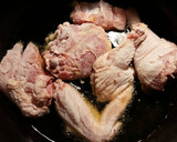 Foto del paso 5 de la receta: Pollo silvestre en salsa de azafran y patatas baby