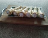 A picture of step 4 of Cream rolls.