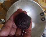 A picture of step 4 of Beetroots bolls.