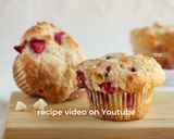 A picture of step 1 of Strawberry Chocolate Chip Muffin.