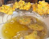 Foto langkah ke 5 dari resep Bakwan Jagung Sayuran.