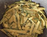 Foto del passaggio 5 della ricetta Pizza con impasto di zucchine