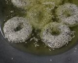 Foto langkah ke 4 dari resep Donat Pisang Wijen.