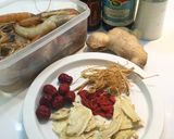 藥膳麻油酒煮蝦的食譜步驟1照片