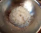 Foto del paso 1 de la receta: Sopa miso con fideos y huevo