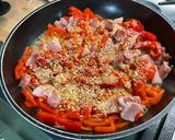 Une image de l'étape 6 de Lentilles brunes aux poivrons rouges et lard fumé.