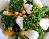 Foto del paso 7 de la receta: Ensalada de garbanzos con aguacate, naranja y bimi