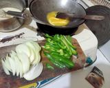 Foto langkah ke 5 dari resep Philly Cheese Steak Burger.