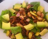 Foto del paso 4 de la receta: Ensalada de Espinacas y Champiñones muy Colorida