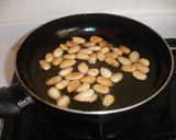 Foto del paso 3 de la receta Almendras crudas fritas y con sal