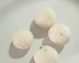 Foto langkah ke 2 dari resep Bola Daun Kunyit.
