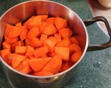 A picture of step 1 of Honey-Glazed Carrots.