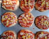Foto langkah ke 8 dari resep Mini Pizza.