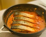 A picture of step 4 of Salmon Red curry.