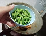รูปขั้นตอนการทำที่ 1 ของ ผัดพริกแกงหมูใส่ถั่วฝักยาว