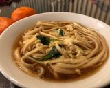 A picture of step 4 of Japanese Udon with spinach and eggs.