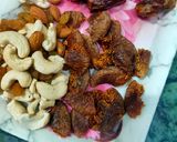 A picture of step 1 of Fig-dates instant dry fruits ladoo.