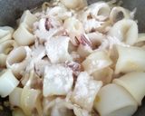 Foto del paso 5 de la receta: Calamaritos en salsa con cebolla