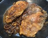 Une image de l'étape 9 de Côtes de porc au paprika et fondue d'oignons rouges.