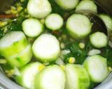 Foto langkah ke 3 dari resep *bening bayam oyong jagung temu kunci*.