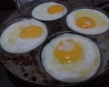 Foto langkah ke 3 dari resep 72. Ceplok telor tercepat.