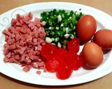 รูปขั้นตอนการทำที่ 1 ของ ไข่เจียวแฮมไข่แดงเค็ม/ออมเล็ตแฮมไข่แดงเค็ม