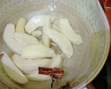 Foto langkah ke 2 dari resep Sup Buah Pir Pelega Batuk.