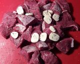 Foto del paso 3 de la receta: Ternera estofada con patatas baby, verduras y setas congeladas