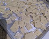 Foto langkah ke 4 dari resep Kue bawang seledri.