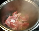 Foto del paso 1 de la receta: Sopa de judía plana con costillas de cerdo y acelga