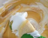 Foto langkah ke 4 dari resep Pandan marbled chiffon cake.