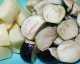 A picture of step 5 of Aloo Baingan.