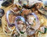 Une image de l'étape 3 de Spaghetti alle vongole (spaghetti aux palourdes).
