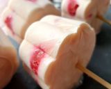 Une image de l'étape 4 de Yaourts glacés framboises.