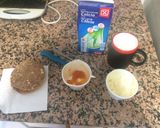 Foto del paso 1 de la receta Café y panecillos con queso y mermelada