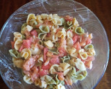 Foto del paso 7 de la receta: Pasta fría con salmón ahumado y queso fresco