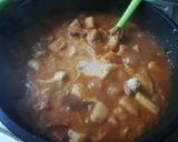 Foto del paso 7 de la receta: Patatas con carne en salsa con picada de frutos secos