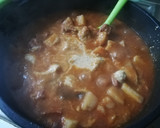Foto del paso 7 de la receta: Patatas con carne en salsa con picada de frutos secos