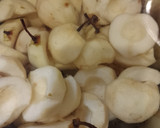 Foto del paso 2 de la receta: Peras al vino tinto