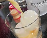 Foto do passo 1 de Caipirinha de yakult