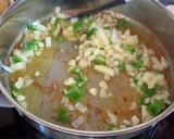 Foto del paso 3 de la receta: Contramuslos de pollo con salsa de tomate casera