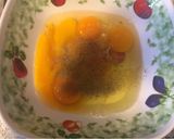 Szalámival-sonkával töltött bundás kenyér recept fázis 2 fotója