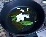 Foto del paso 2 de la receta: Revuelto de huevos con cebolletas tiernas, ajos y atún rojo