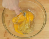 Foto langkah ke 4 dari resep Telur Dadar Terong Devina Hermawan.