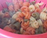 Foto del passaggio 3 della ricetta Scrigni di peperoni ripieni di pasta al forno