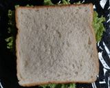 Gambar langkah 7 resipi Wanpaku Sandwich - Egg & Chilli Tuna.