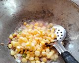 A picture of step 2 of Spinach corn sandwich.